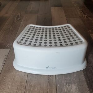 Dreambaby Multi-Purpose Step Stool | Potty Seat Training Aid | White & Gray